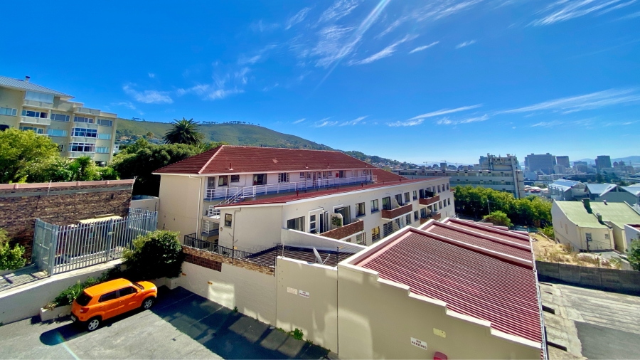 1 Bedroom Property for Sale in Gardens Western Cape